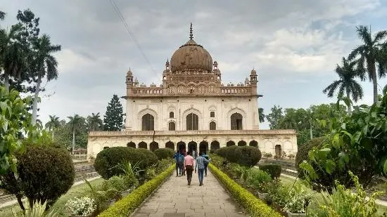 Gulab_Bari_in_Ayodhya_2e4624dd1b